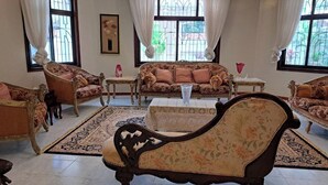 A room with a sofa set, a coffee table, and a patterned rug. - Mbweni Zanzibar Lux House (Zanzibar Town)