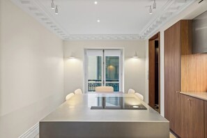 Interior - The Boissy 1 (Paris)