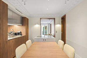 Dining - The Boissy 1 (Paris)