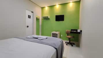Double Room | Desk, laptop workspace, iron/ironing board