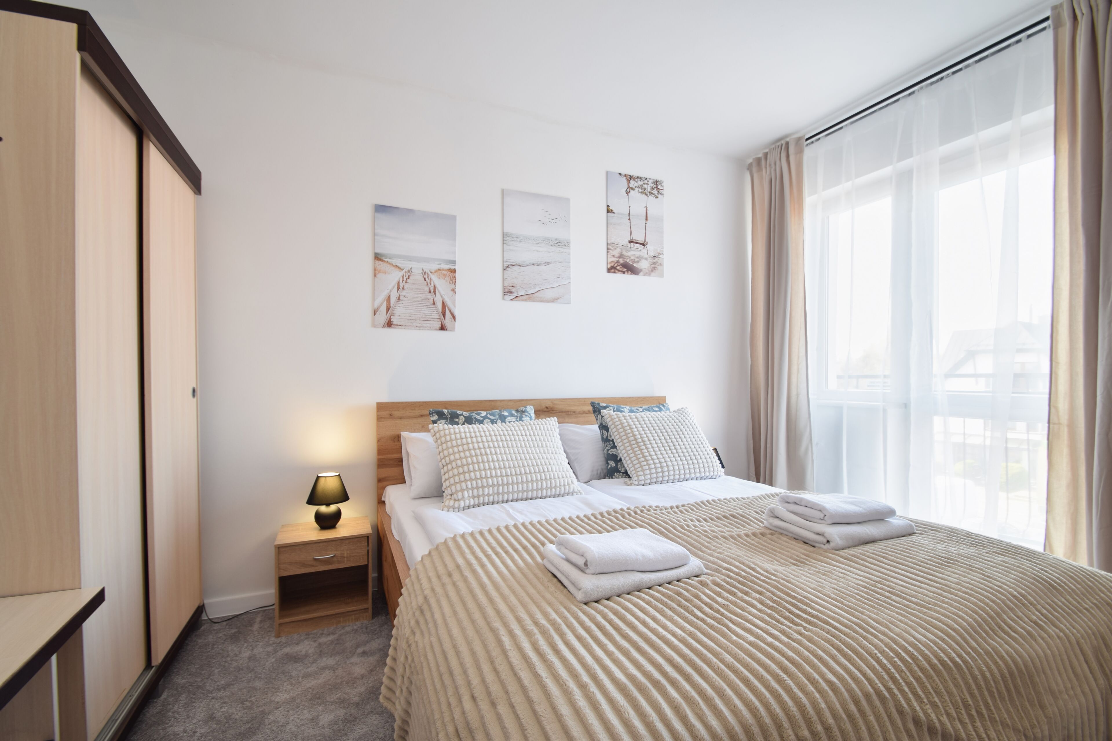 Room, Balcony