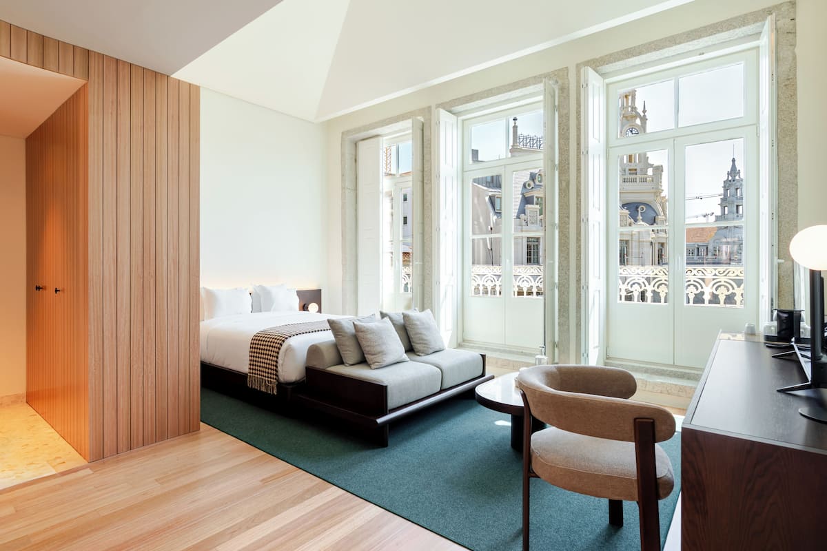 Premium Deluxe Room | Minibar, két bảo mật tại phòng, màn/rèm cản sáng