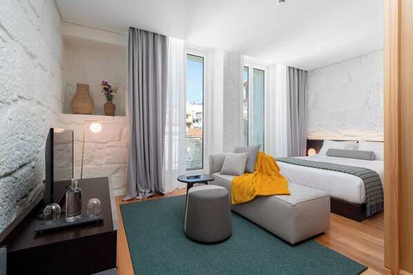 In-room safe, blackout drapes, iron/ironing board, free WiFi - NOLIA Boutique Hotel (Porto)