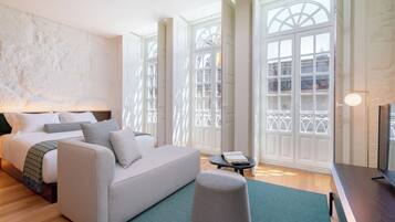 Premium Deluxe Room | Minibar, in-room safe, blackout curtains, iron/ironing board