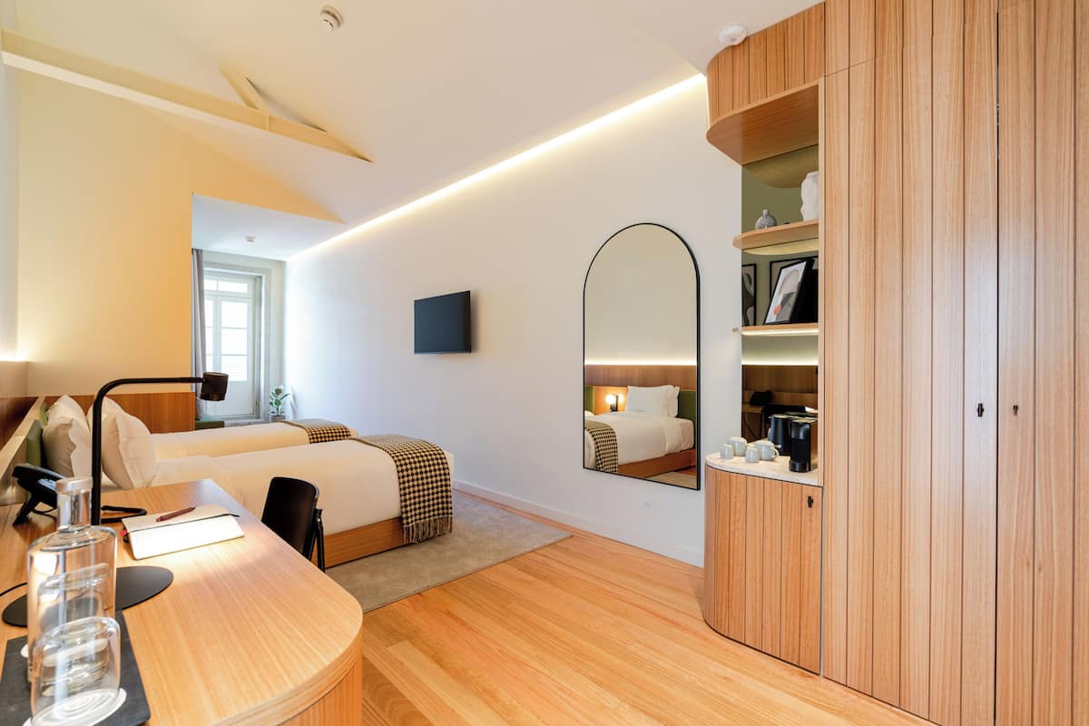 Design Twin Room, Balcony, Courtyard View (Twins Design Superior) | Minibar, in-room safe, blackout drapes, iron/ironing board (on request)