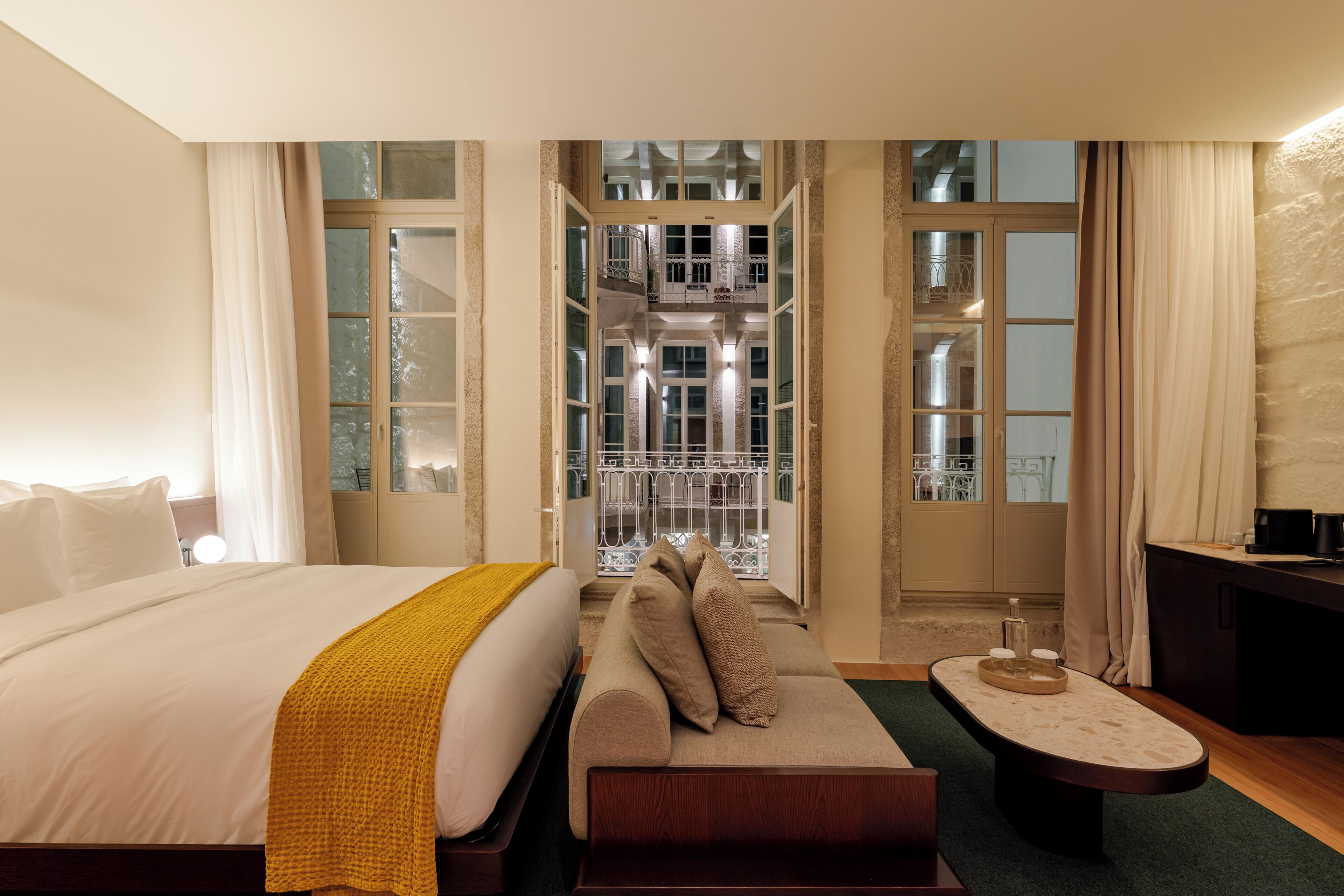 Design tweepersoonskamer, balkon (Double Design Deluxe) | Een minibar, een kluis op de kamer, verduisterende gordijnen