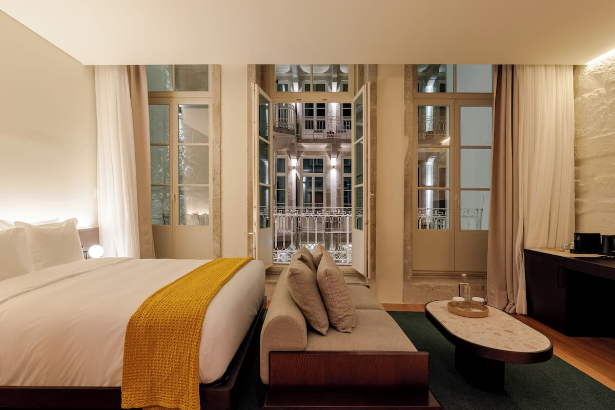 Design Double Room, Balcony (Double Design Deluxe) | Minibar, in-room safe, blackout drapes, iron/ironing board (on request)