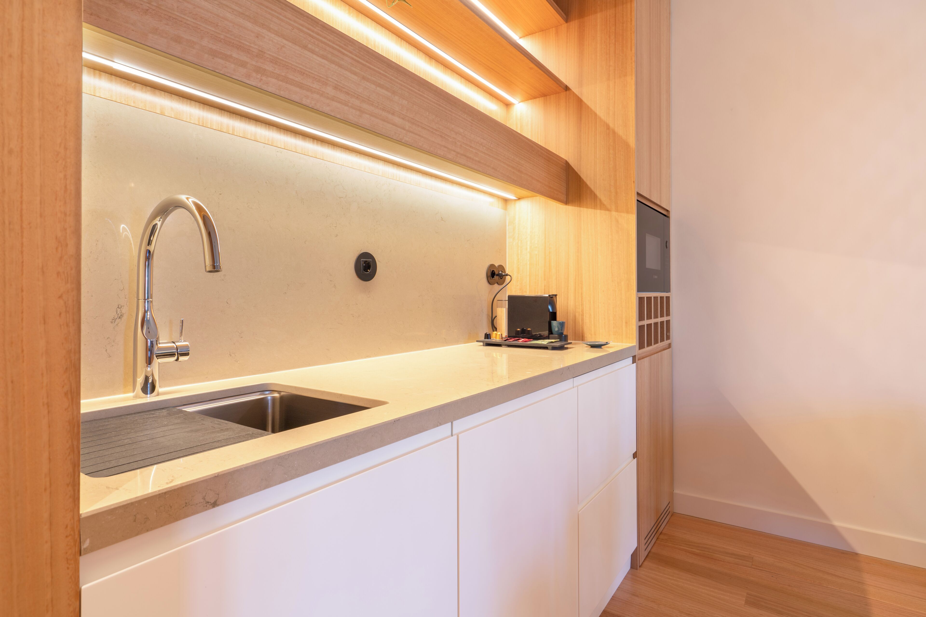Appartement Duplex Familial, 2 chambres, coin cuisine (Luxury Duplex Studio (Family)) | Cuisine privée | Mini réfrigérateur, machine à expresso, cafetière/bouilloire