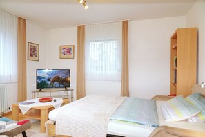1 chambre, fer et planche à repasser, Wi-Fi gratuit, draps fournis