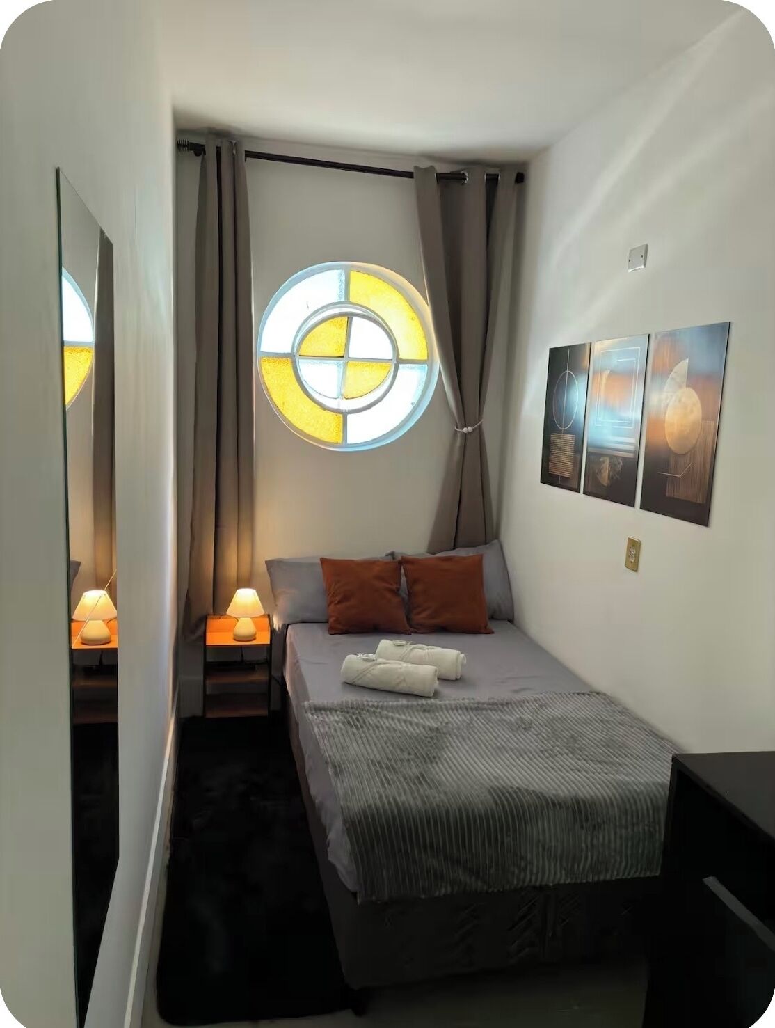 13 chambres, fer et planche à repasser, Wi-Fi gratuit, draps fournis