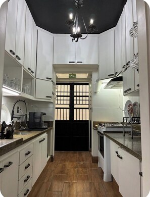 Fridge, microwave, oven, stovetop - Vrbo Property (Morumbi)