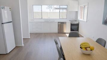 Classic House, 6 Bedrooms, Non Smoking, Kitchen | Dining