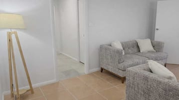 Classic House, 6 Bedrooms, Non Smoking, Kitchen | Living area