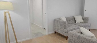 6BR Retreat Stay 5 Min from Airport