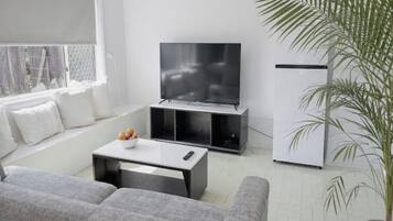 Classic House, 6 Bedrooms, Non Smoking, Kitchen | Living area