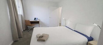 6BR Retreat Stay 5 Min from Airport