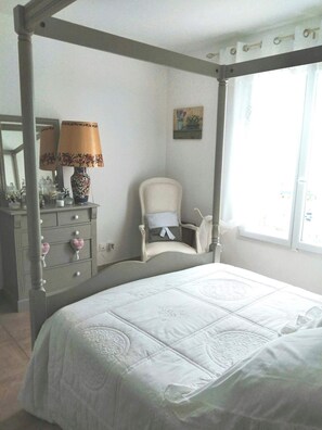 3 bedrooms, iron/ironing board, free WiFi, bed sheets - 135m2 villa in Provence  (Cheval-Blanc)