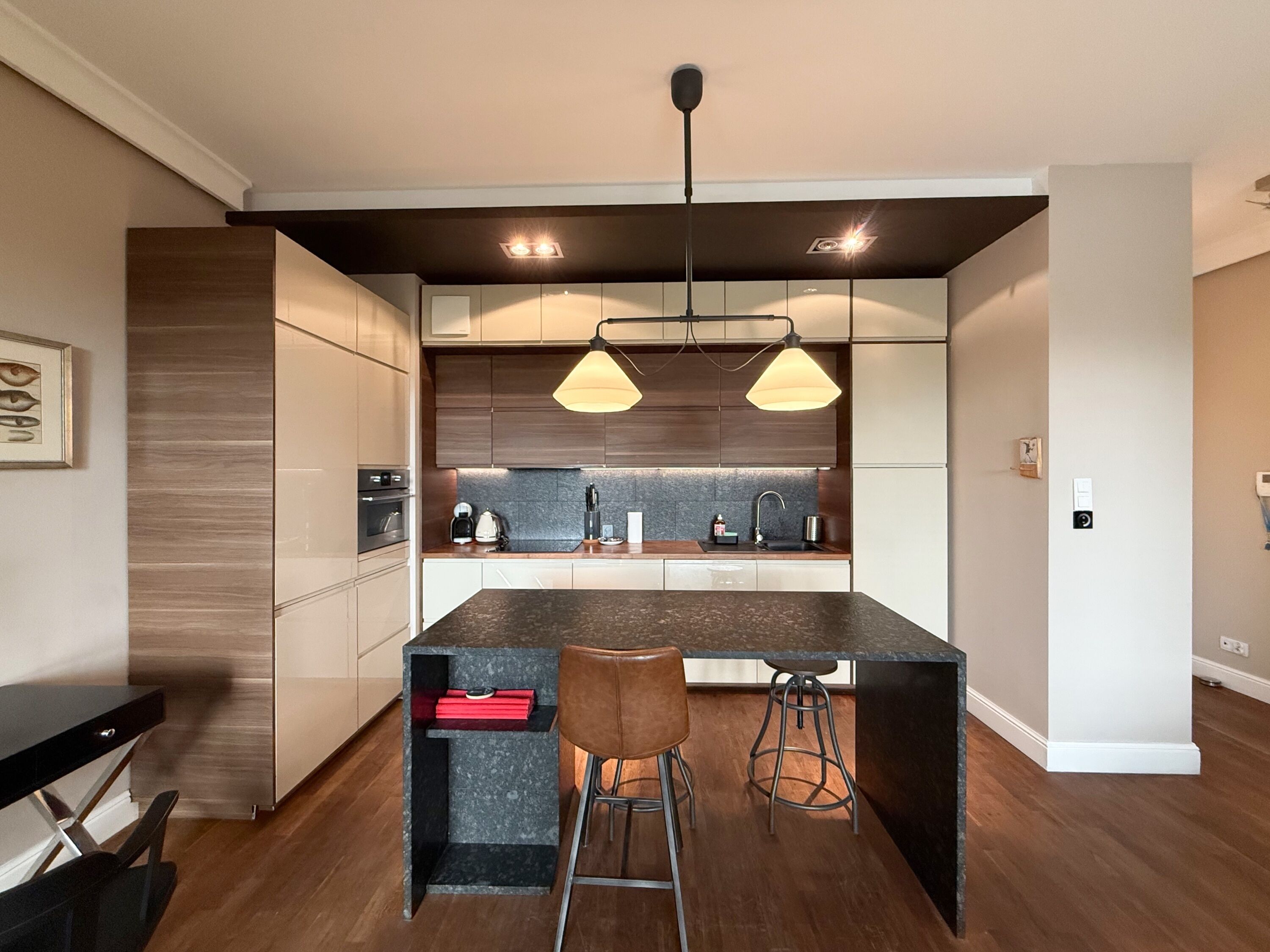Appartamento Classic, vista cortile | Cucina privata | Frigorifero con congelatore, forno, piano cottura, lavastoviglie