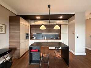 Classic Apartment, Courtyard View | Private kitchen | Full-size fridge, oven, stovetop, dishwasher - Mila Baltica Q4 Apartments  (Gdańsk)