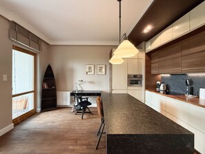 Appartement Classique, vue cour intérieure | Cuisine privée
