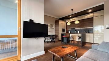 Classic Apartment, Courtyard View | Living area