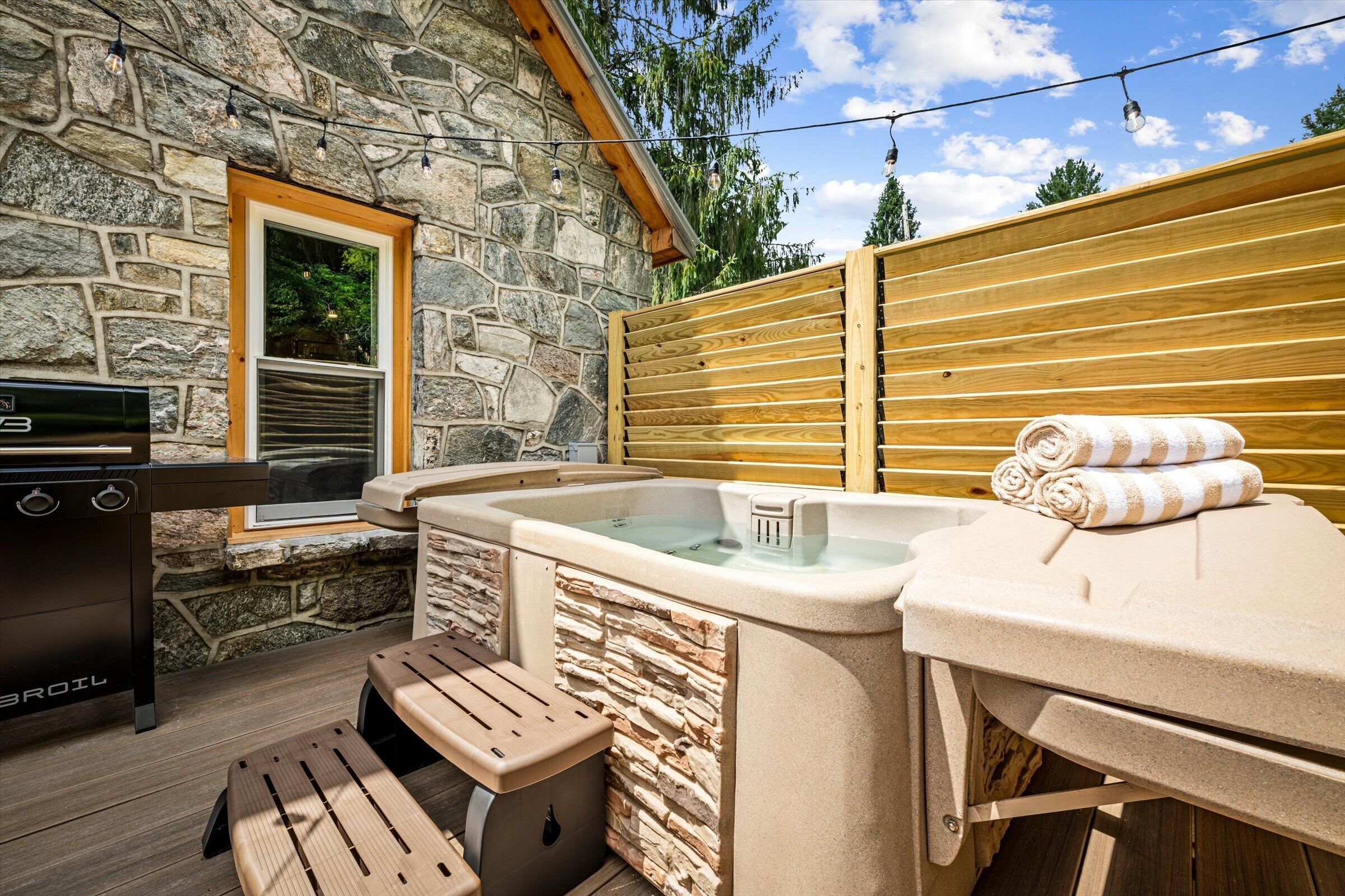 Outdoor spa tub