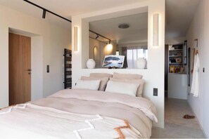 5 bedrooms, iron/ironing board, travel crib, free WiFi - Villa LoKa - 5 bedrooms, swimming pool - Gulf of Saint-Tropez (Grimaud)