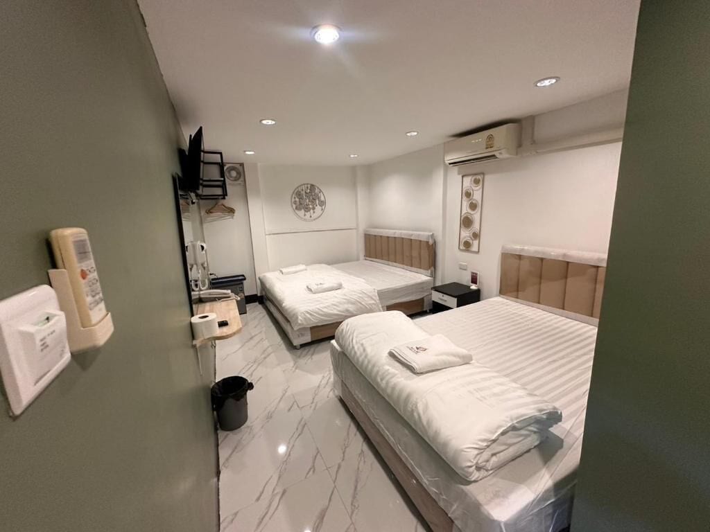 Family Twin Room | Desk, soundproofing, free WiFi