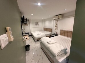 Habitación familiar con 2 camas individuales | Escritorio, sistema de insonorización, wifi gratis