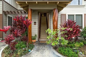 Exterior detail - Tasteful 2 bed plus 3rd bedroom loft! Walk to Beach! (Kamuela)