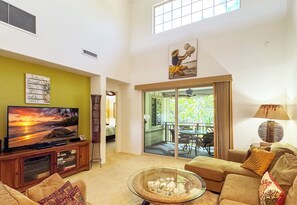 TV - Tasteful 2 bed plus 3rd bedroom loft! Walk to Beach! (Kamuela)