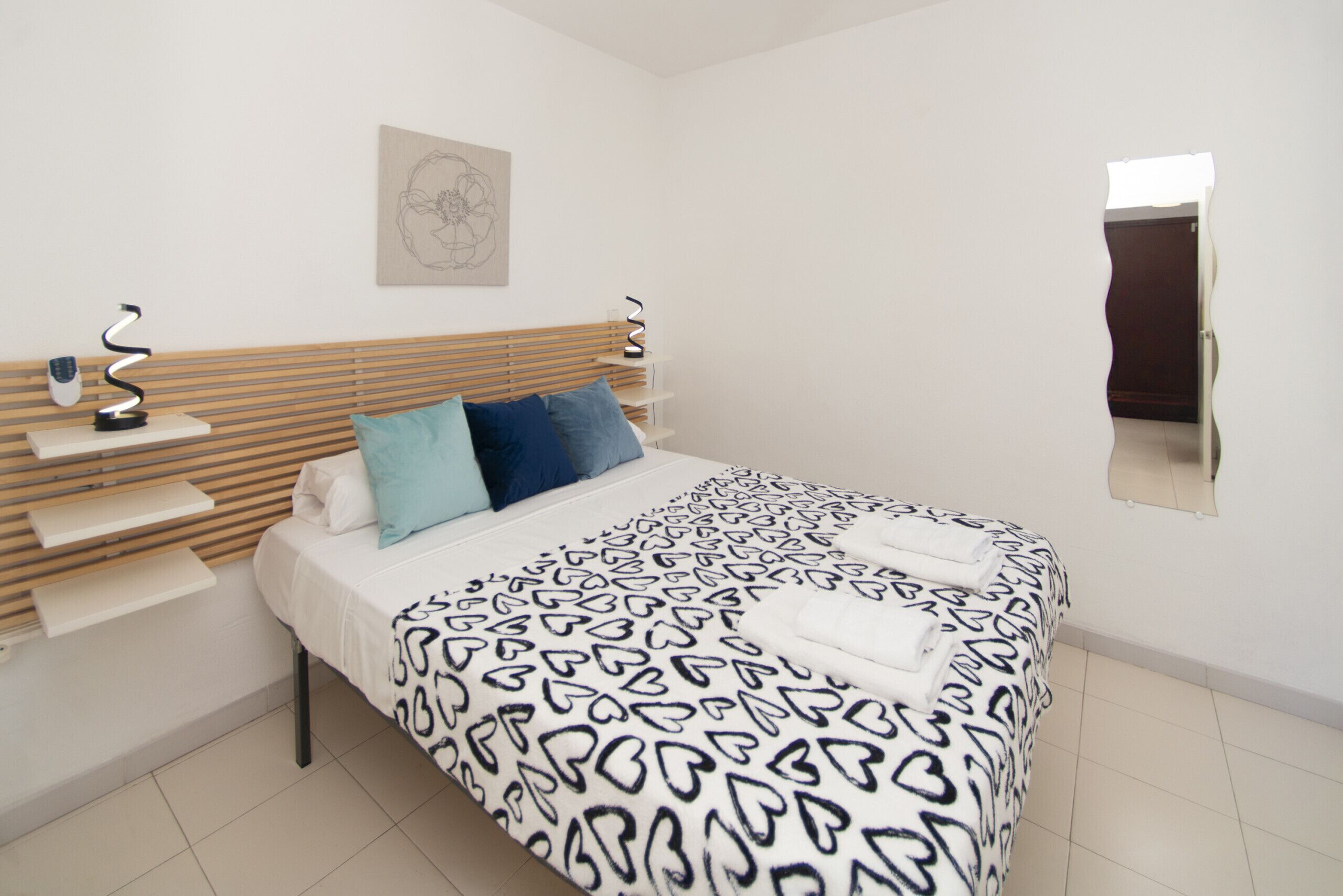 Iron/ironing board, free WiFi, bed sheets