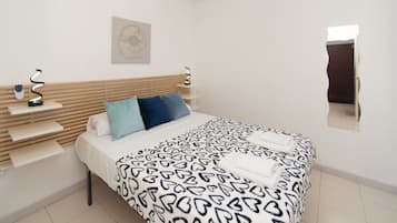 Iron/ironing board, free WiFi, bed sheets