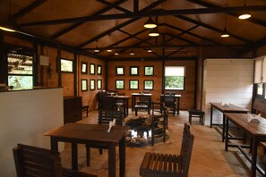 Dining - Red Panda Jungle Camp (Gyalshing)