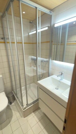 Bathroom - Chalet Amaryllis – Eiger View Apartment (Grindelwald)