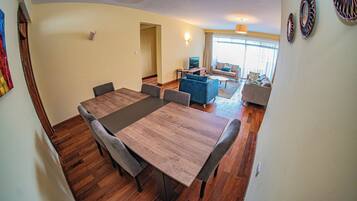 Deluxe Apartment | Dining
