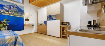 Studio Apartment 'Water's K I S S' with Shared Pool, Wi-Fi and Air Conditioning