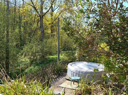 Les Glycines Gîtes - La Roche gîte: Family-friendly gîte with shared pool