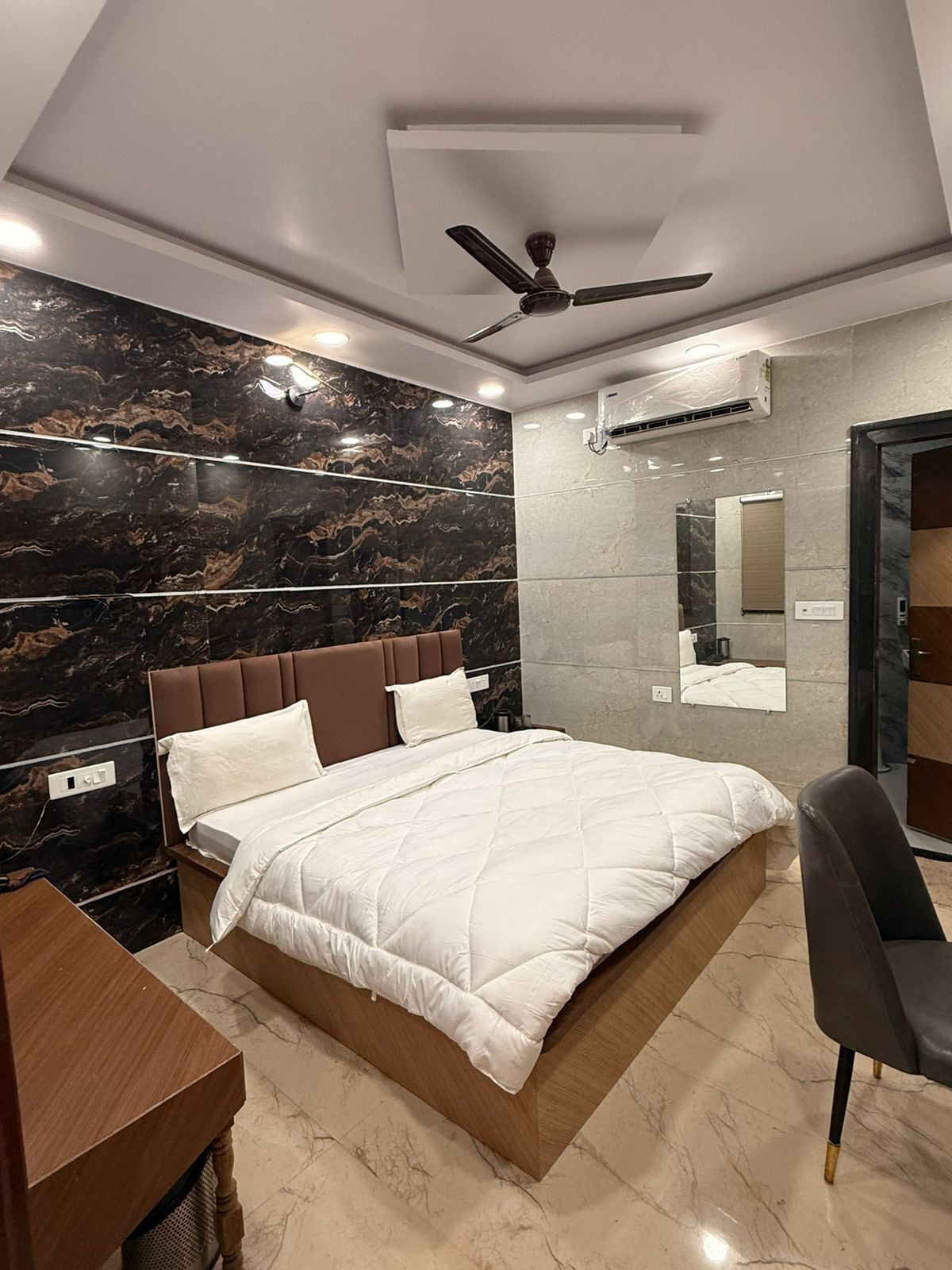 Deluxe Double or Twin Room | Iron/ironing board, free WiFi, bed sheets