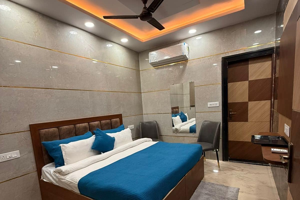 ห้องดีลักซ์ดับเบิล | โต๊ะทำงาน, เตารีด/โต๊ะรีดผ้า, Wi-Fi ฟรี, ผ้าปูที่นอน