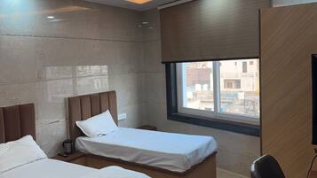 Family Quadruple Room | Iron/ironing board, free WiFi, bed sheets