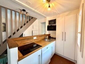 Kühlschrank, Mikrowelle, Ofen, Geschirrspüler