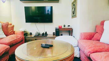 Căn hộ tiện nghi đơn giản, phòng tắm riêng (The Hanover) | Lounge