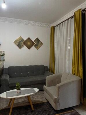Smart TV - Seaside Escape, an enchanting 1-bedroom apartment in Diani Beach. (Sarasota)