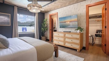 5 bedrooms, desk, iron/ironing board, travel crib