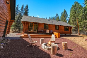 Terrace/patio - La Pine Cabin Near Deschutes River and Trails (La Pine)