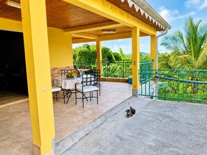 Outdoor dining - Vrbo Property (Ducos)