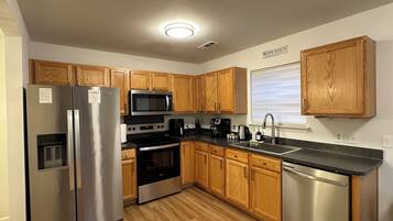 Coffee/tea maker, fridge, microwave, oven