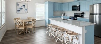Welcome to Casa Mar, a spacious 3BR/2BA coastal stilt home in Aransas Pass featuring 1 king bed, 4 queen beds, a large backyard, covered outdoor space, and boat parking. Just minutes from Rockport Beach, Port Aransas, fishing, dining, and coastal fun