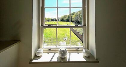 Charming Barn Annex With Stables New Forest Escape